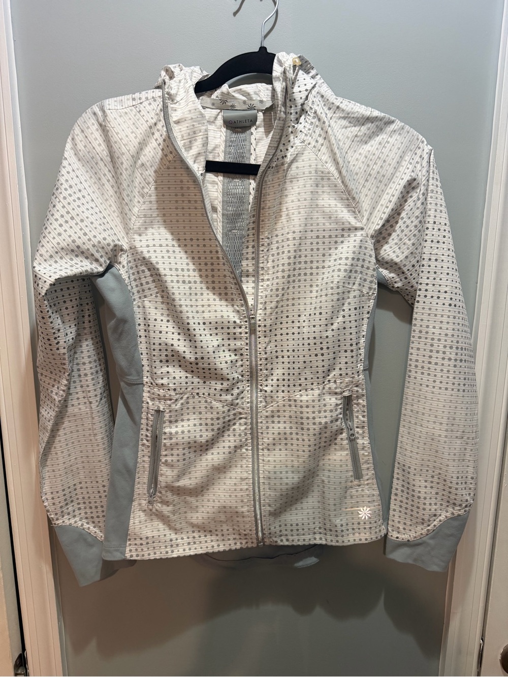 Athleta Accelerate Reflective Light Gray Hooded Jacket Subtle Dot Print